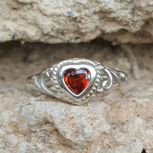 Red garnet heart ring