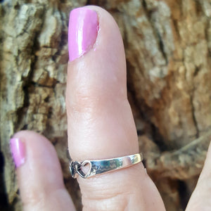 Cute silver heart midi ring
