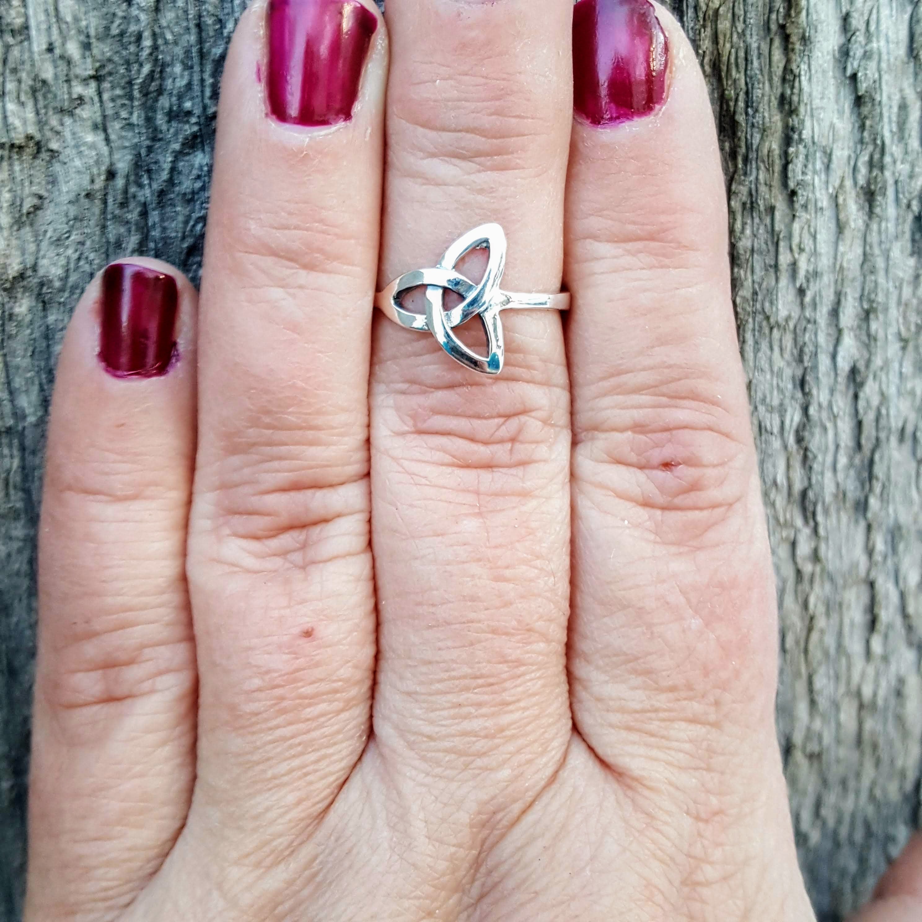 Women's Celtic Ring in Simple Love Knot