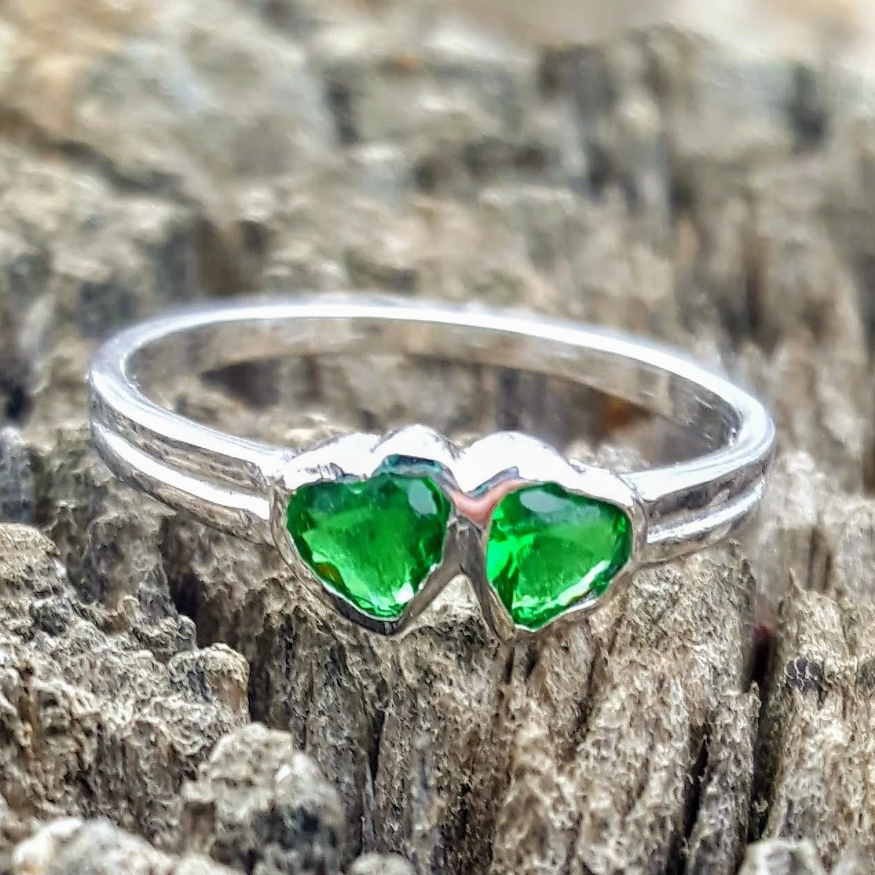 Emerald hearts ring